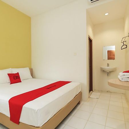 Reddoorz Plus @ Slamet Riyadi Solo Exteriér fotografie