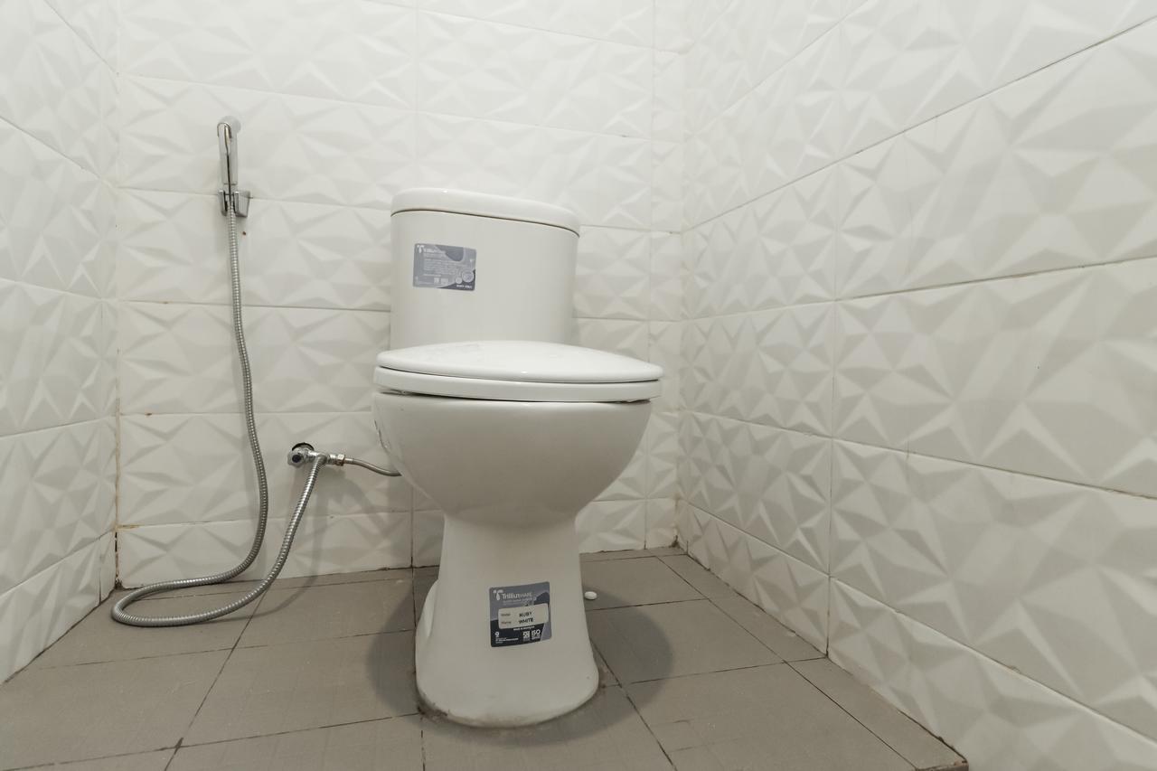 Reddoorz Plus @ Slamet Riyadi Solo Exteriér fotografie