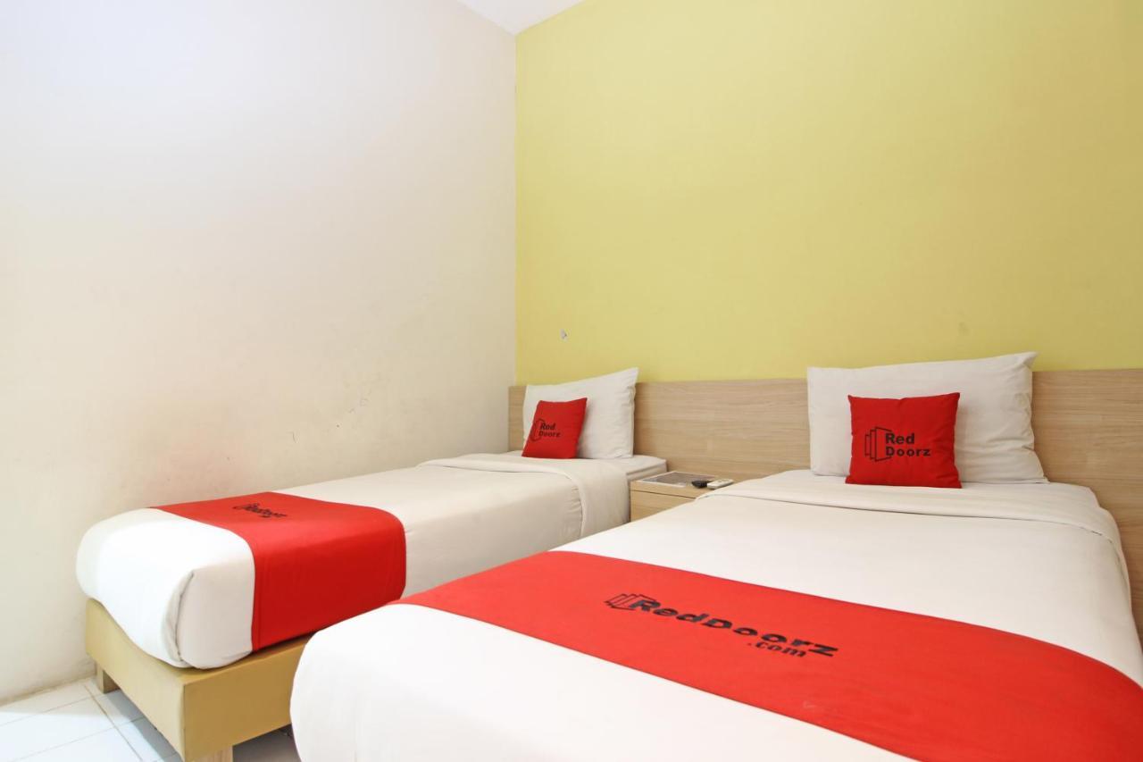 Reddoorz Plus @ Slamet Riyadi Solo Exteriér fotografie