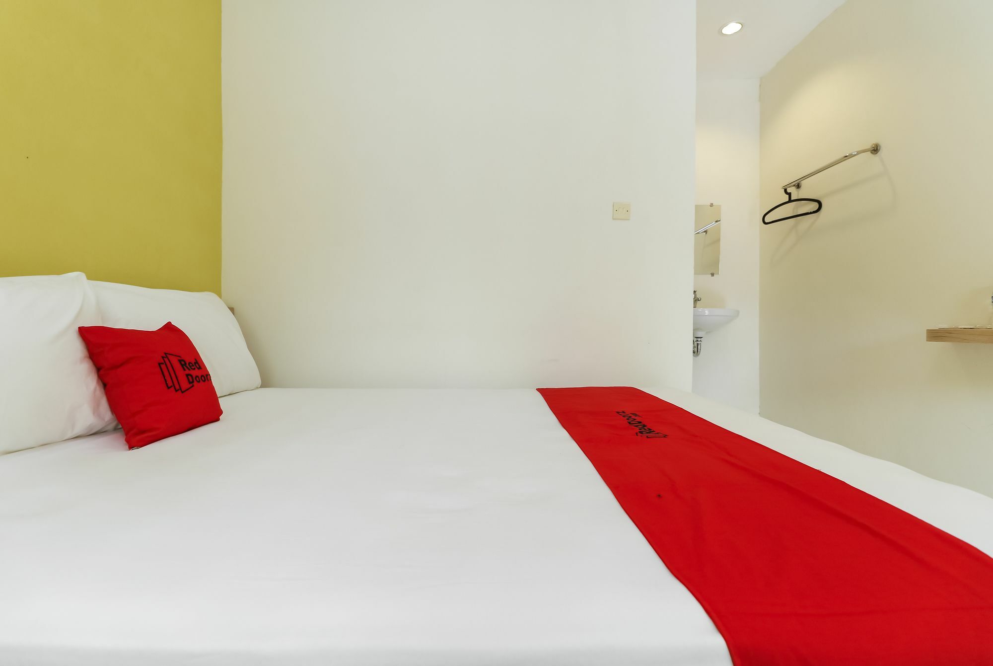 Reddoorz Plus @ Slamet Riyadi Solo Exteriér fotografie
