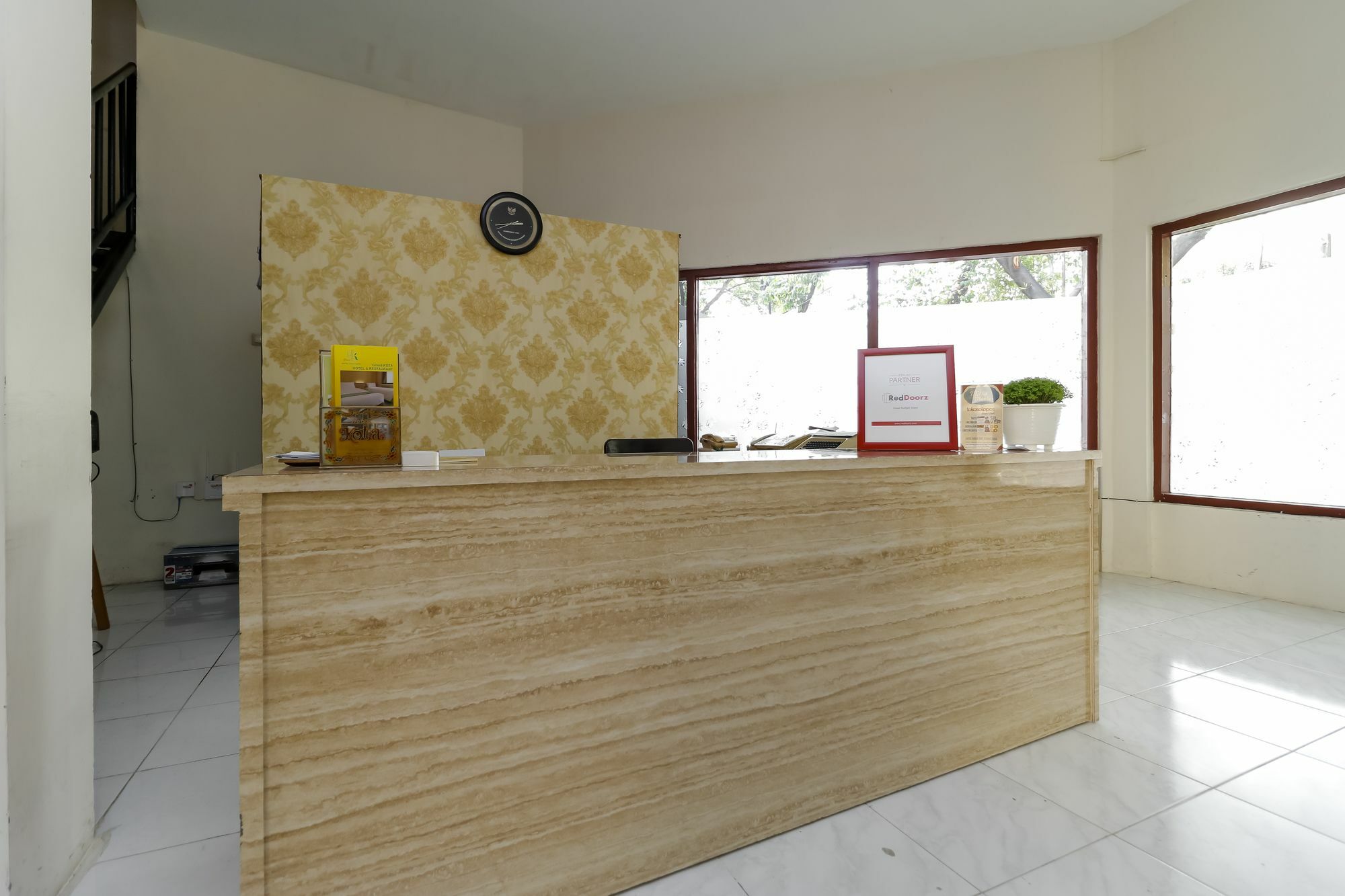 Reddoorz Plus @ Slamet Riyadi Solo Exteriér fotografie